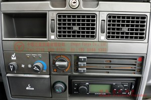依维柯四轮驱动汽车底盘白色和绿色 4WD 4*4 越野车