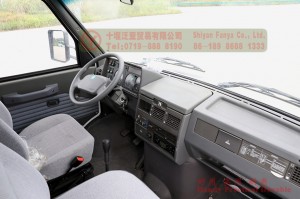 依维柯四轮驱动汽车底盘白色和绿色 4WD 4*4 越野车