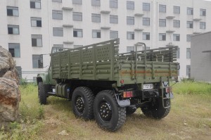 Dongfeng EQ2100 Six wheel drive flat head off-road truck