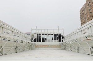 Dongfeng EQ2070 Six Drive Off-road trucks with hydraulic tail plate